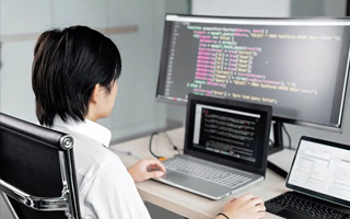 宣威 ,php声明和调用变量的符号是什么？